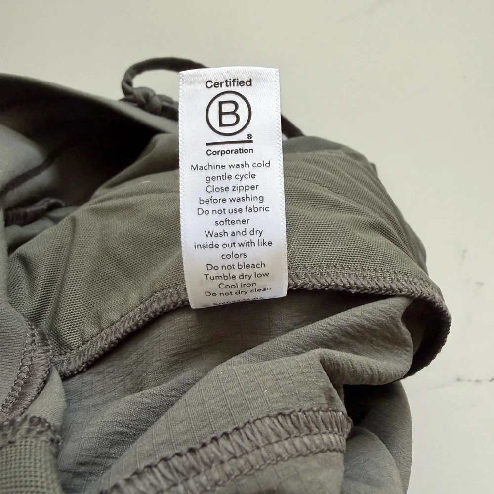 Athleta Trekkie North Jogger Olive Green Pants Size 8 Lightweight Travel Hiking - Picture 9 of 9